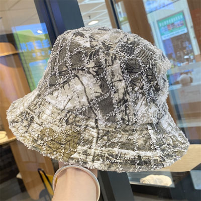 Nouvelle collection printemps-automne, chapeau seau personnalisé en denim effiloché à dessus plat, broderie Suquin à carreaux, broderie logo, chapeau de pêcheur