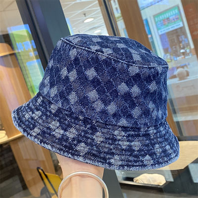 Nouvelle collection printemps-automne, chapeau seau personnalisé en denim effiloché à dessus plat, broderie Suquin à carreaux, broderie logo, chapeau de pêcheur