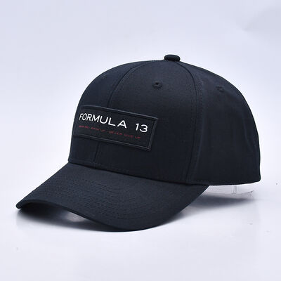 Casquette de baseball six panneaux personnalisable, avec une construction légère et une coupe ajustable, idéale pour les cadeaux promotionnels lors de salons professionnels.