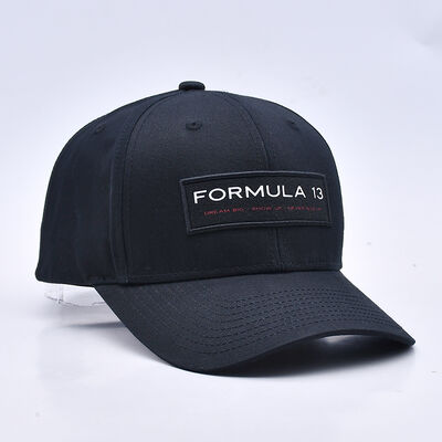 Casquette de baseball six panneaux personnalisable, avec une construction légère et une coupe ajustable, idéale pour les cadeaux promotionnels lors de salons professionnels.