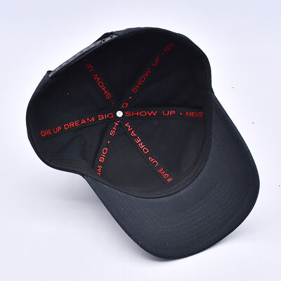 Casquette de baseball six panneaux personnalisable, avec une construction légère et une coupe ajustable, idéale pour les cadeaux promotionnels lors de salons professionnels.