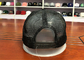 Blanc noir adapté aux besoins du client Mesh Trucker Hats de dos de mousse de 5 panneaux