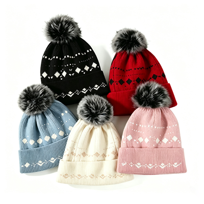Bonnet en tricot OEM avec des matériaux acryliques conçus pour la chaleur hivernale et un ajustement confortable